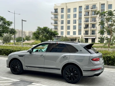 FIRST EDITION, GCC, V8 Bentley Bentayga in Excellent Condition