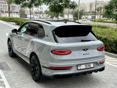 FIRST EDITION, GCC, V8 Bentley Bentayga in Excellent Condition