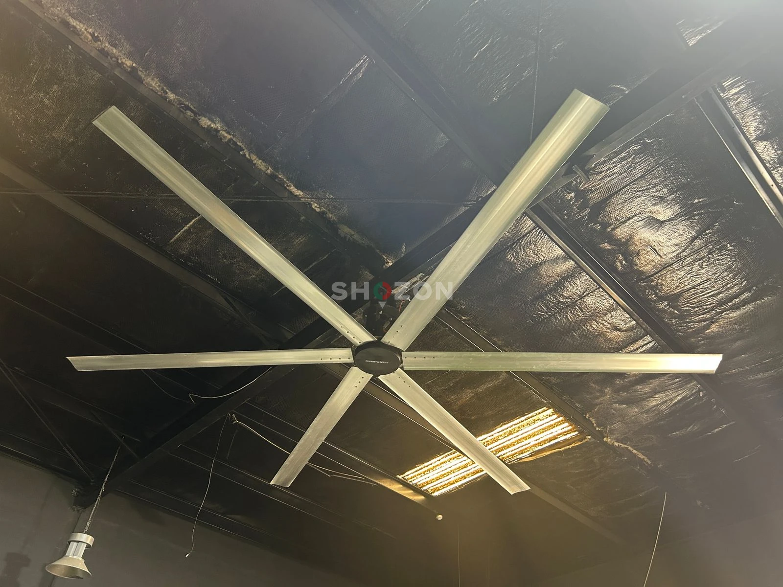 High Velocity Big Ceiling Fan – Perfect for Any Warehouse (HVLS FAN)