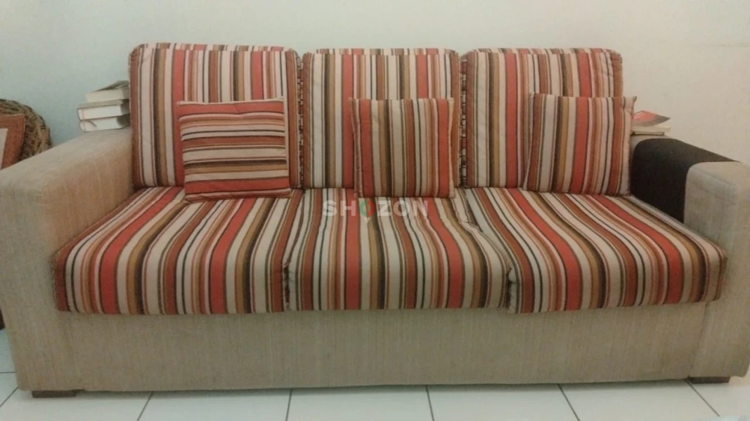 Used sofa for sale in Satwa 