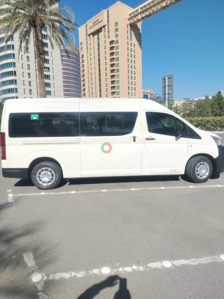 TOYOTA HIACE 
