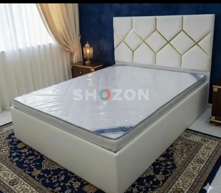 Queen Bed with Mattress – Best Condition