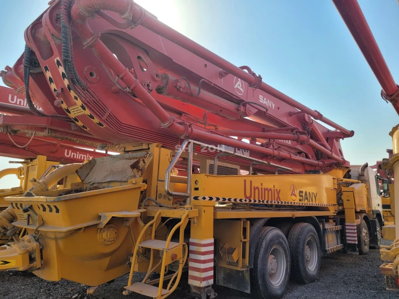 concrete pump truck
