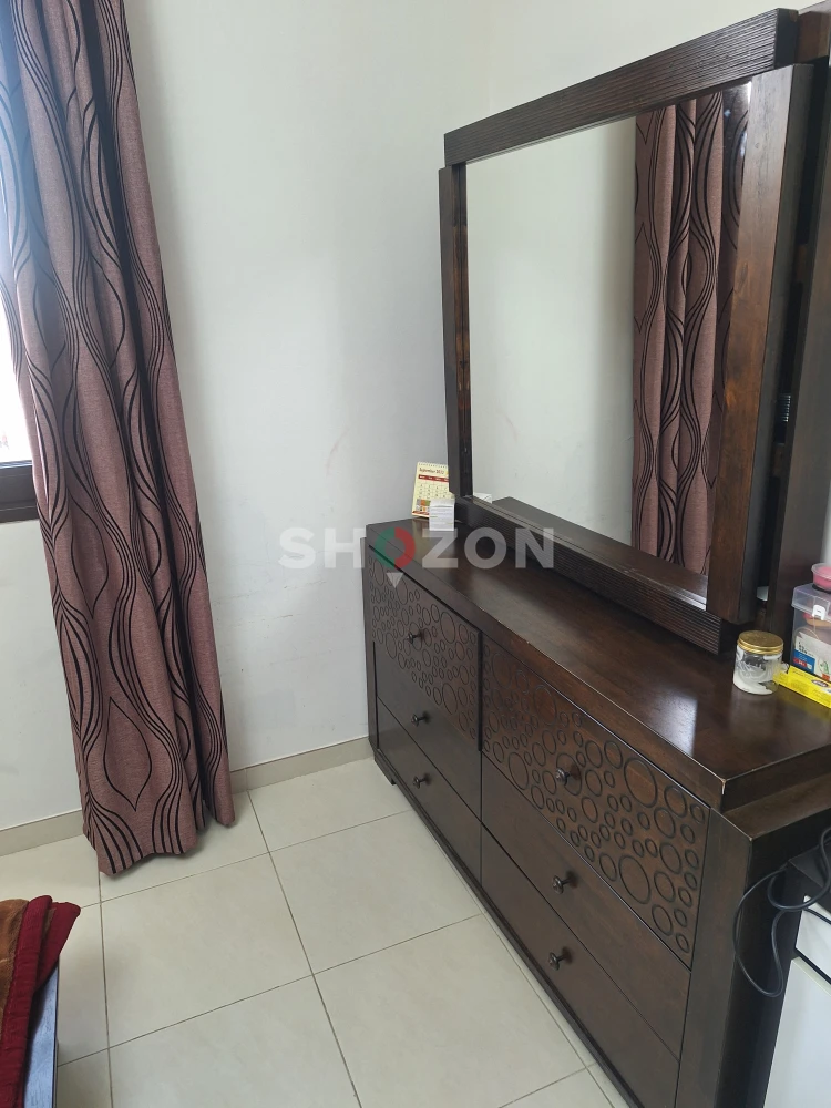 KING SIZE FURNITURE WITH DREESING