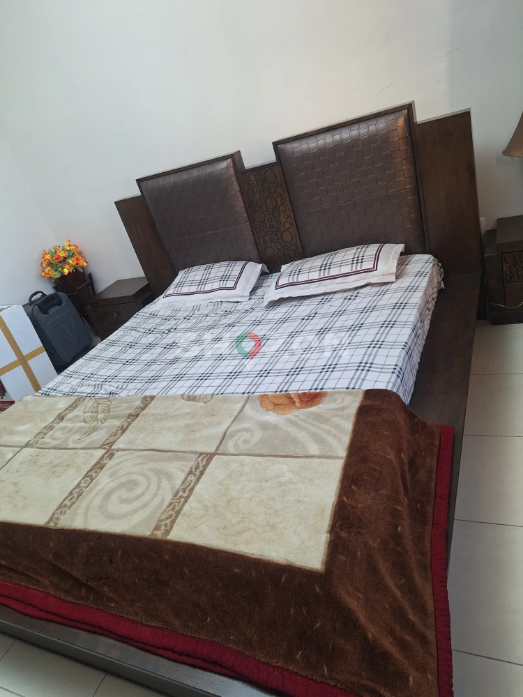 KING SIZE FURNITURE WITH DREESING
