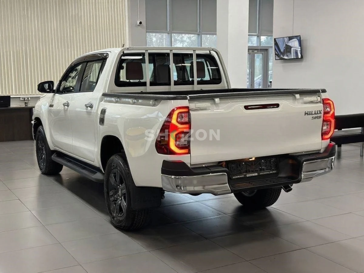 Export All New 2025 Toyota Hilux SR5 2.7L Gasoline
