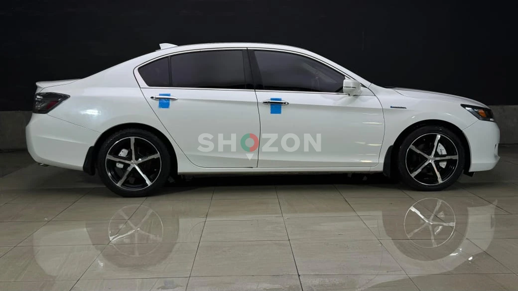 Well-Maintained White Honda Accord Hybrid with Modern Features