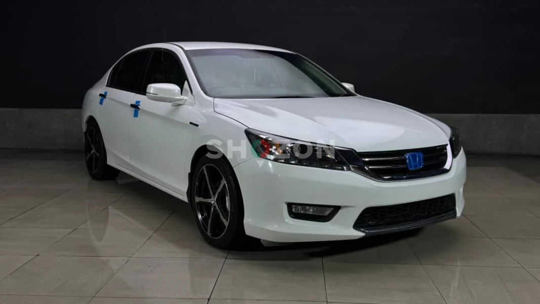 Well-Maintained White Honda Accord Hybrid with Modern Features