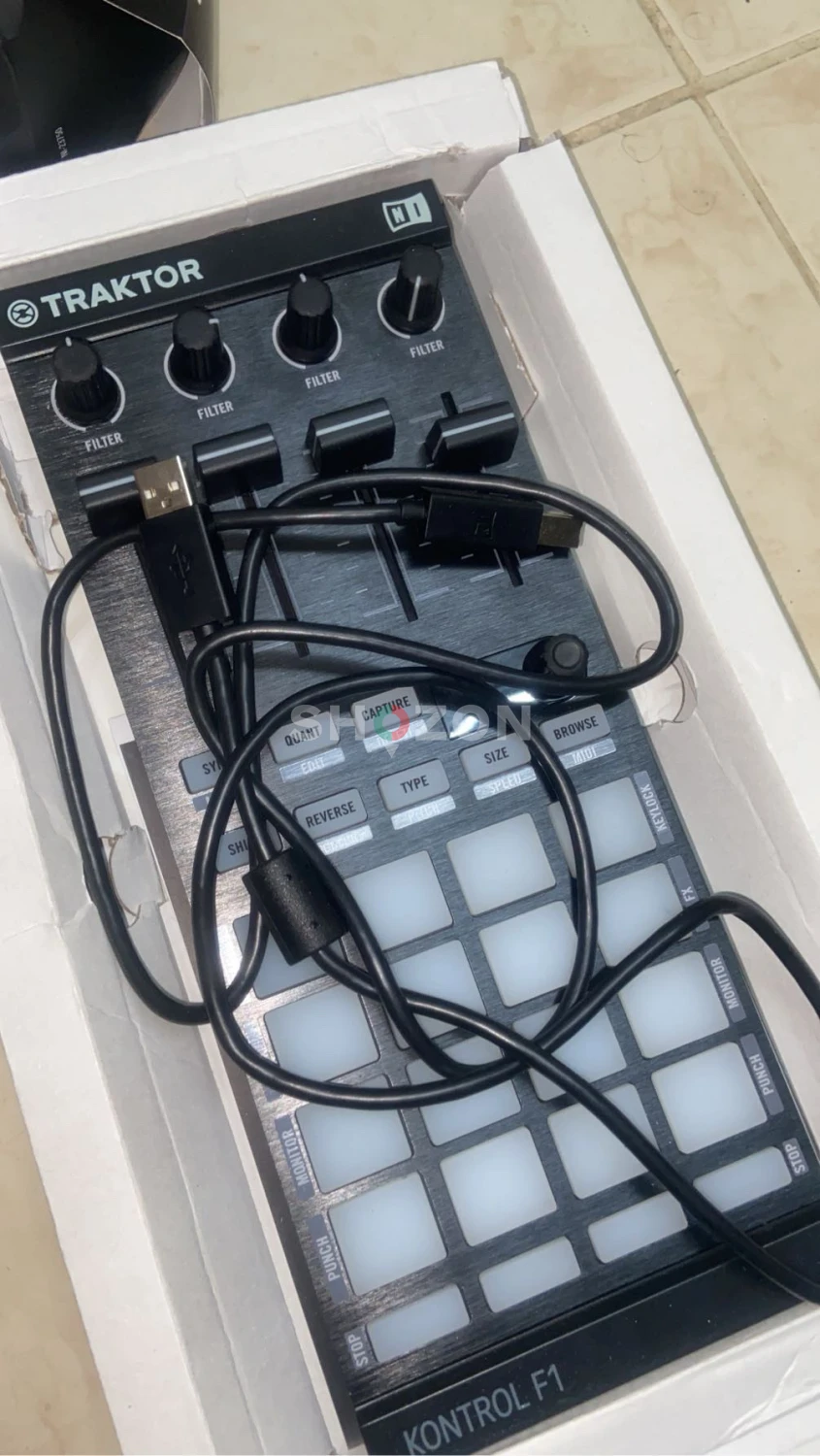 Native Instruments Traktor Kontrol F1 - Professional DJ Controller