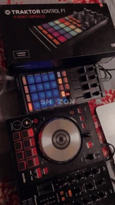 Native Instruments Traktor Kontrol F1 - Professional DJ Controller