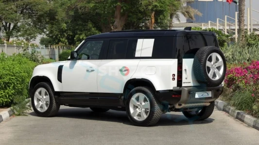 2025 Land Rover Defender 110 X-Dynamic SE P400e