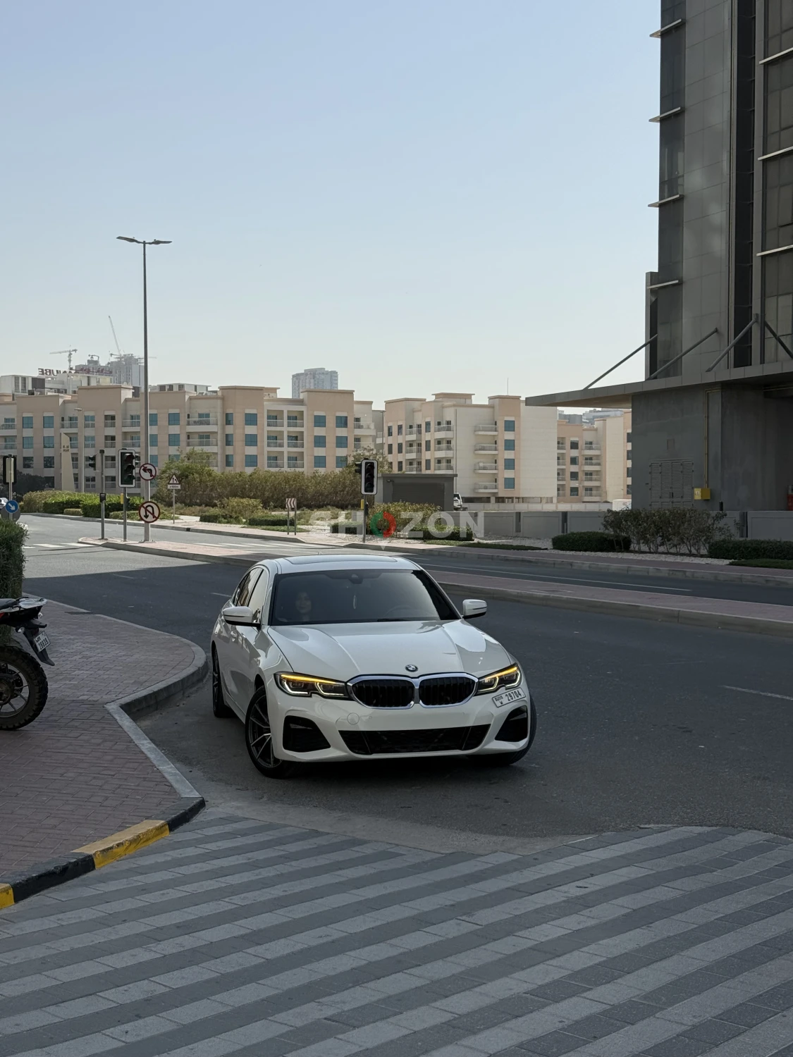 BMW 3-Series Elegant White Sedan in Excellent Condition