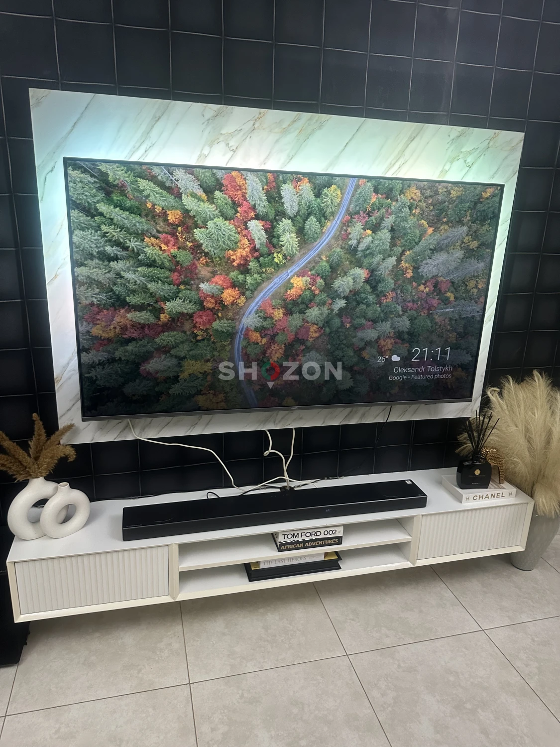 70 inches Philips Google Smart LED Tv, 4K LED Ambilight Tv, Dolby Vision and LG Soundbar And Subwoofer 