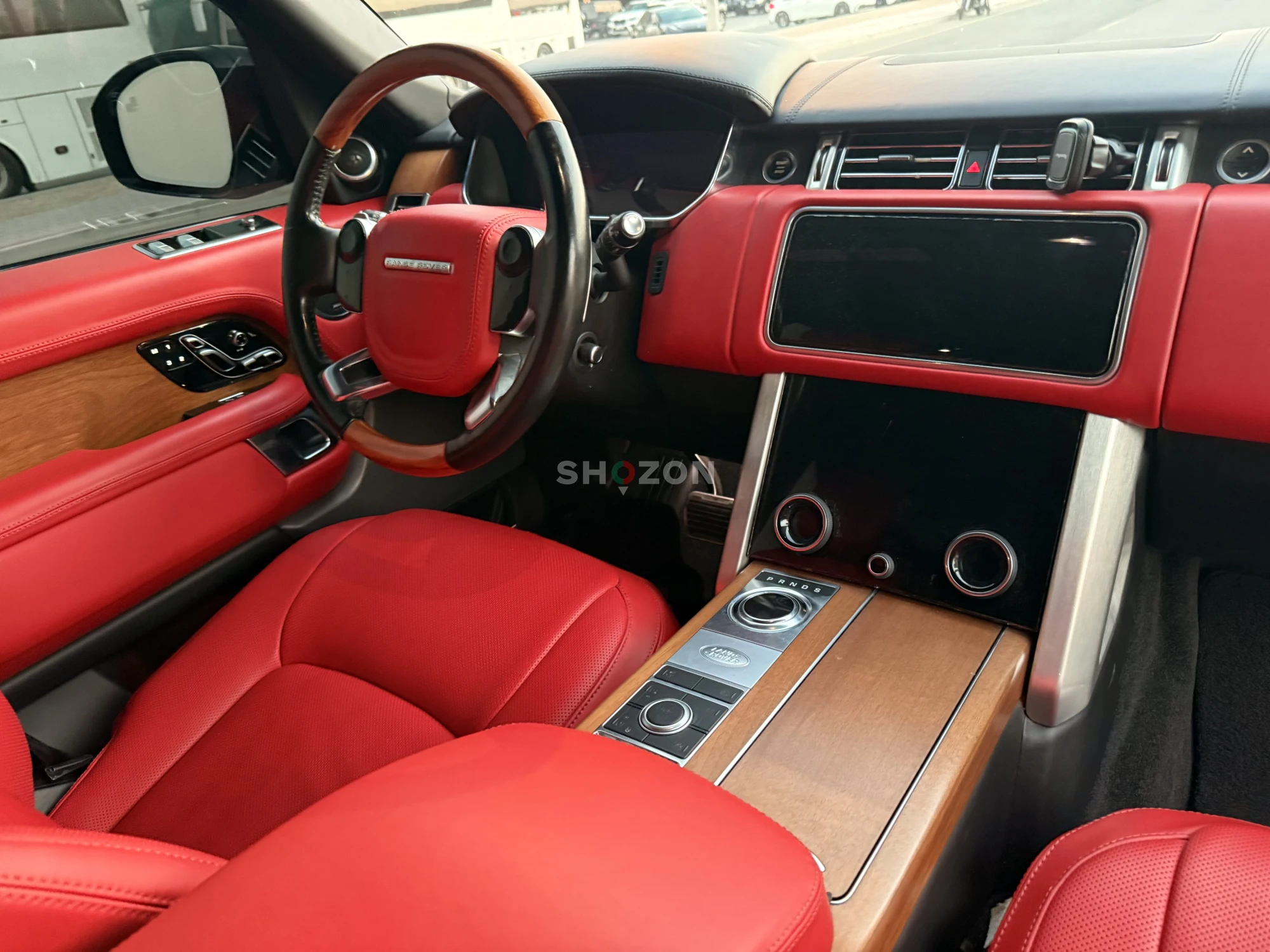 Luxury Range Rover in Excellent Condition