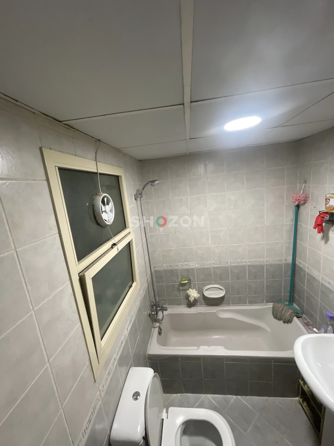 famaliy flat room available for working lady indian , nepaly