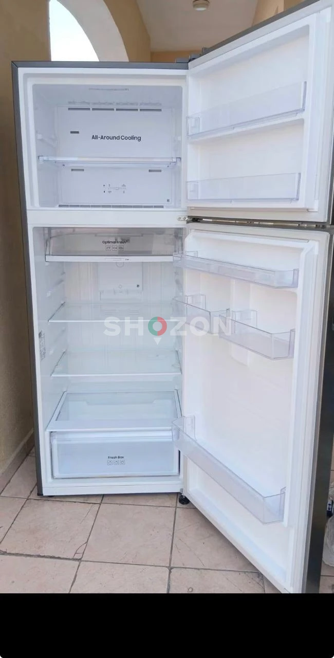Samsung Sleek Stainless Steel Top-Freezer Refrigerator – Excellent Condition