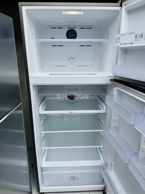 Samsung Top Freezer Refrigerator – Silver (Excellent Condition)