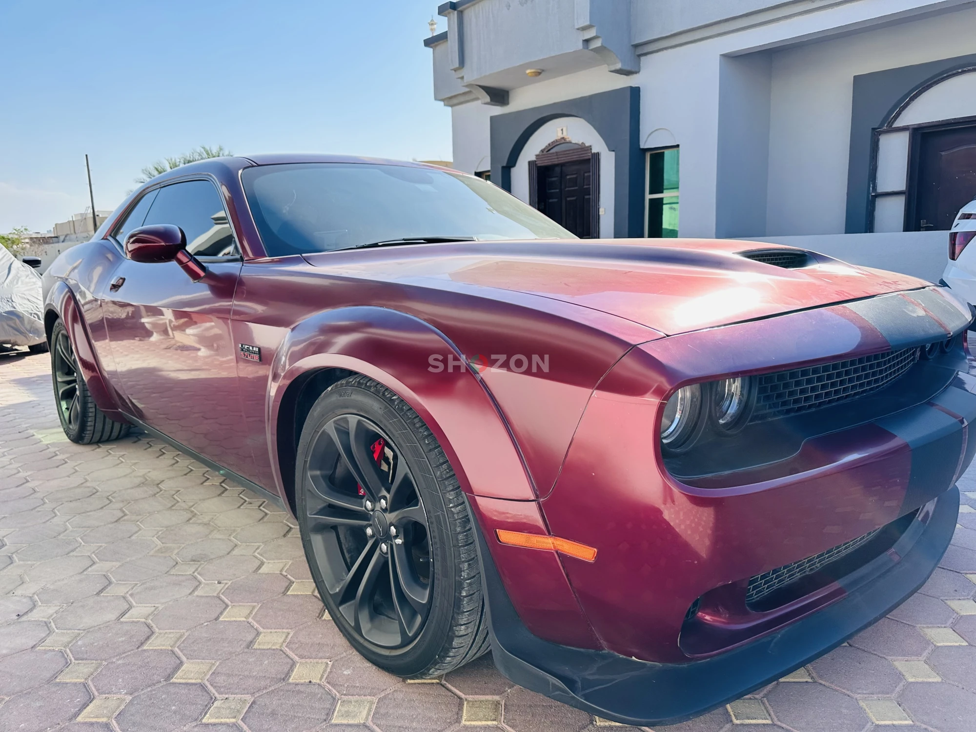 Powerful Dodge Challenger R/T V8 HEMI, in Stunning Burgundy