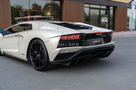 2017 Lamborghini Aventador S | GCC Specs | Super Clean and Low Mileage