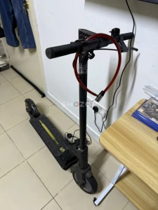 Electric Scooter with Lock – Great Condition!