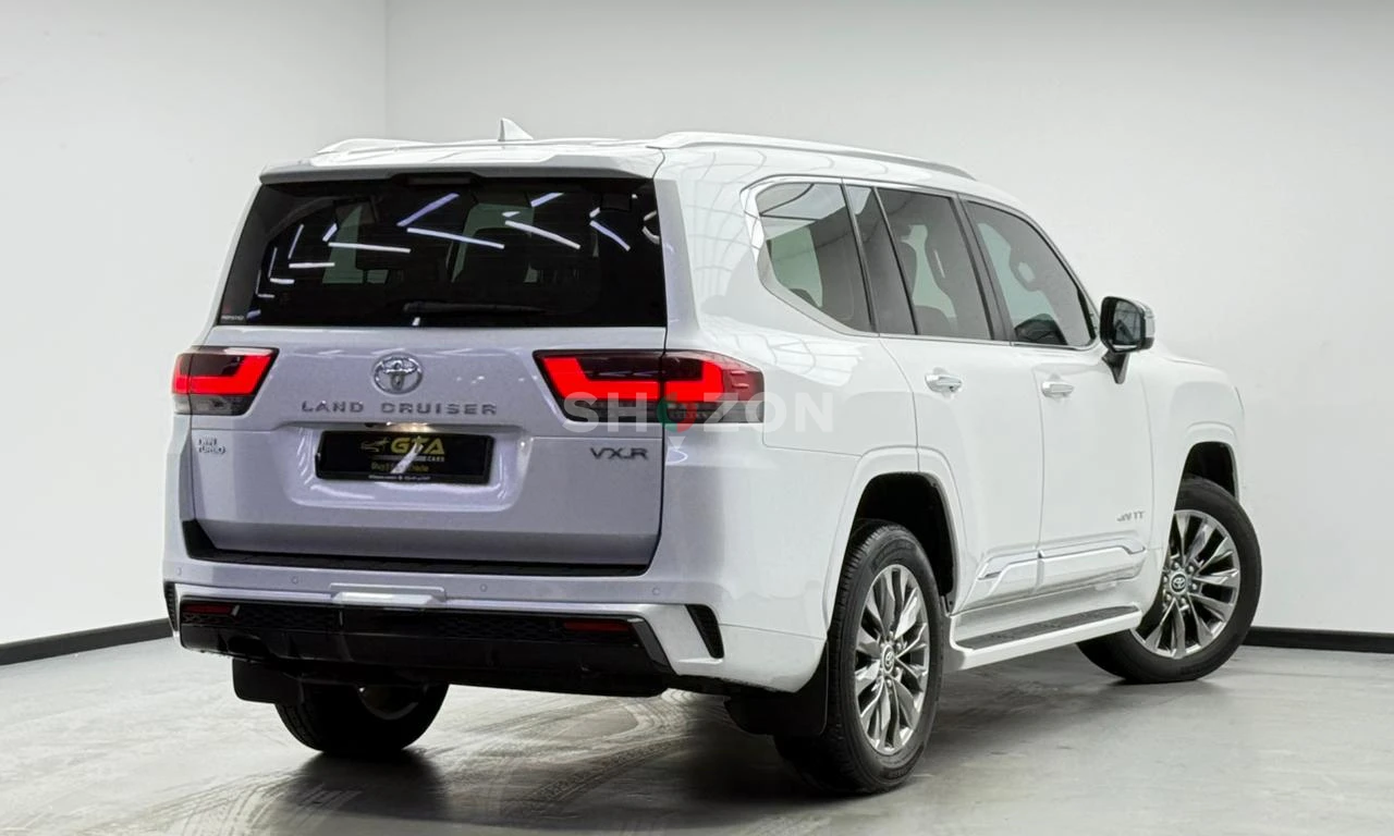 2024 Toyota Land Cruiser VXR, Feb/2027 Toyota Warranty, Feb/2028 Toyota Service Contract, FSH, GCC