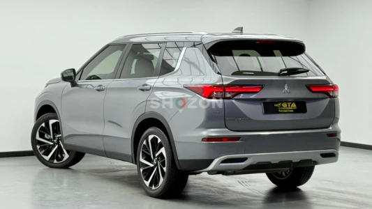 2023 Mitsubishi Outlander, 2026 Mitsubishi Warranty, Full Mitsubishi Service History, Low Km, GCC