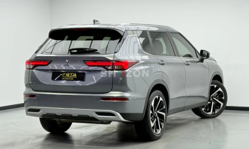2023 Mitsubishi Outlander, 2026 Mitsubishi Warranty, Full Mitsubishi Service History, Low Km, GCC