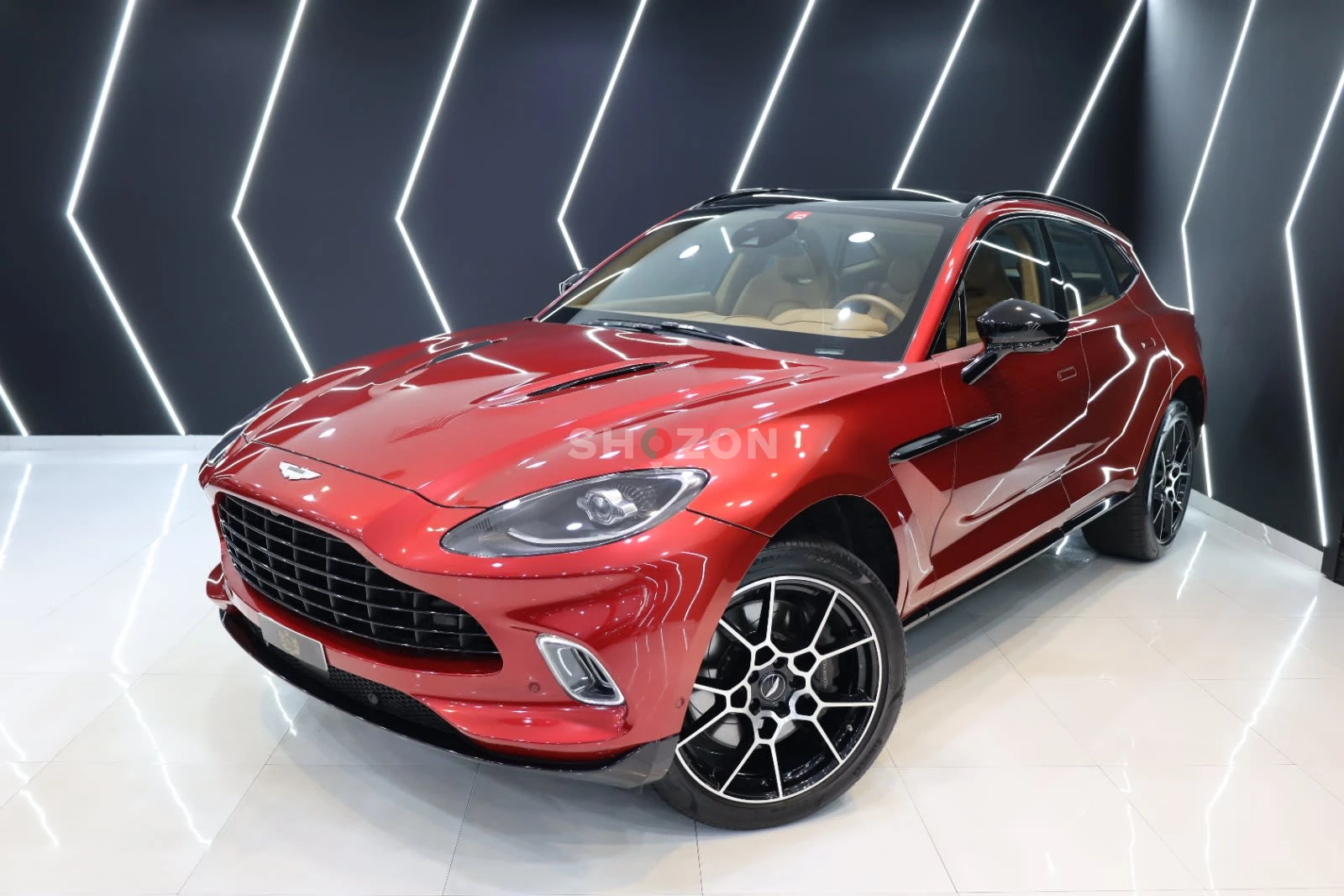 Aston Martin DBX 550