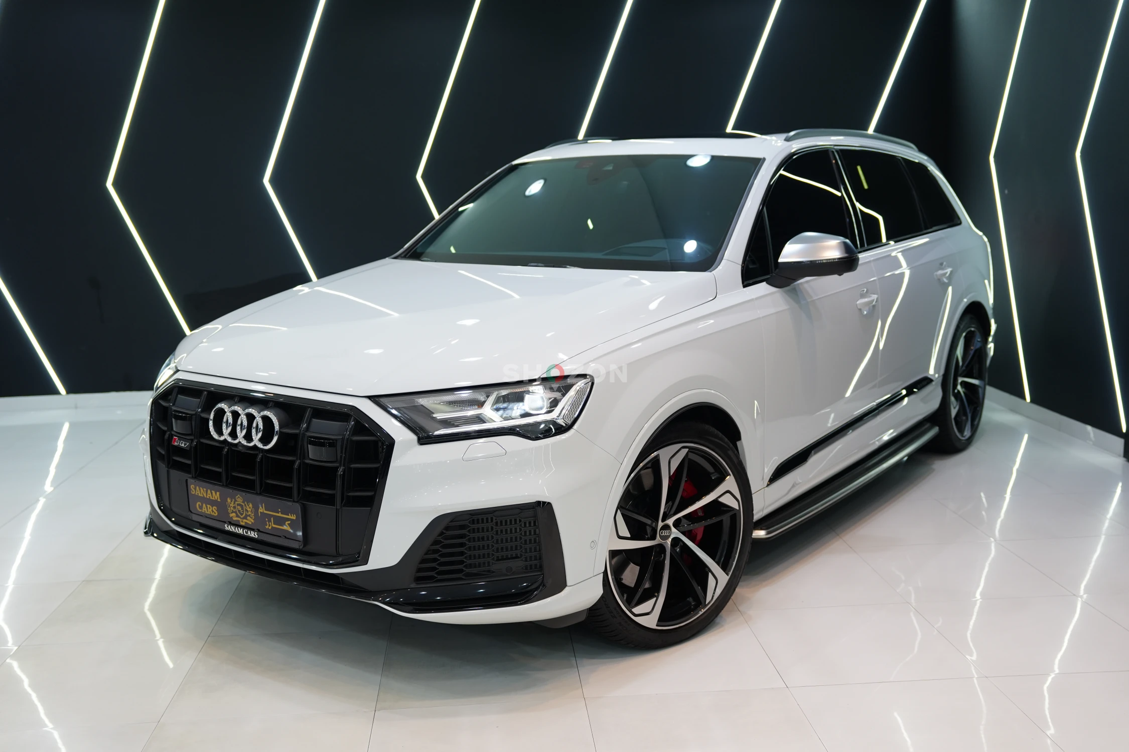 2022 Audi SQ7 Quattro, Carbon Interior, Bang Olufsen, Side Steps, Al Nabooda Full Service Hist
