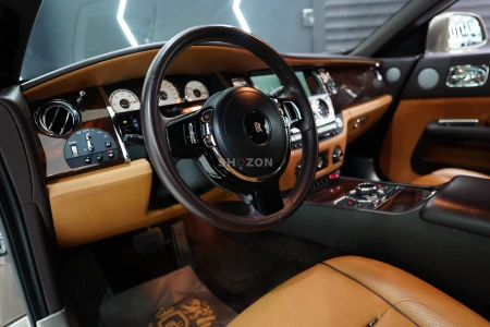 2016 Rolls-Royce Wraith, Upper Two-Tone, Starlight Headliner, GCC Spec!!
