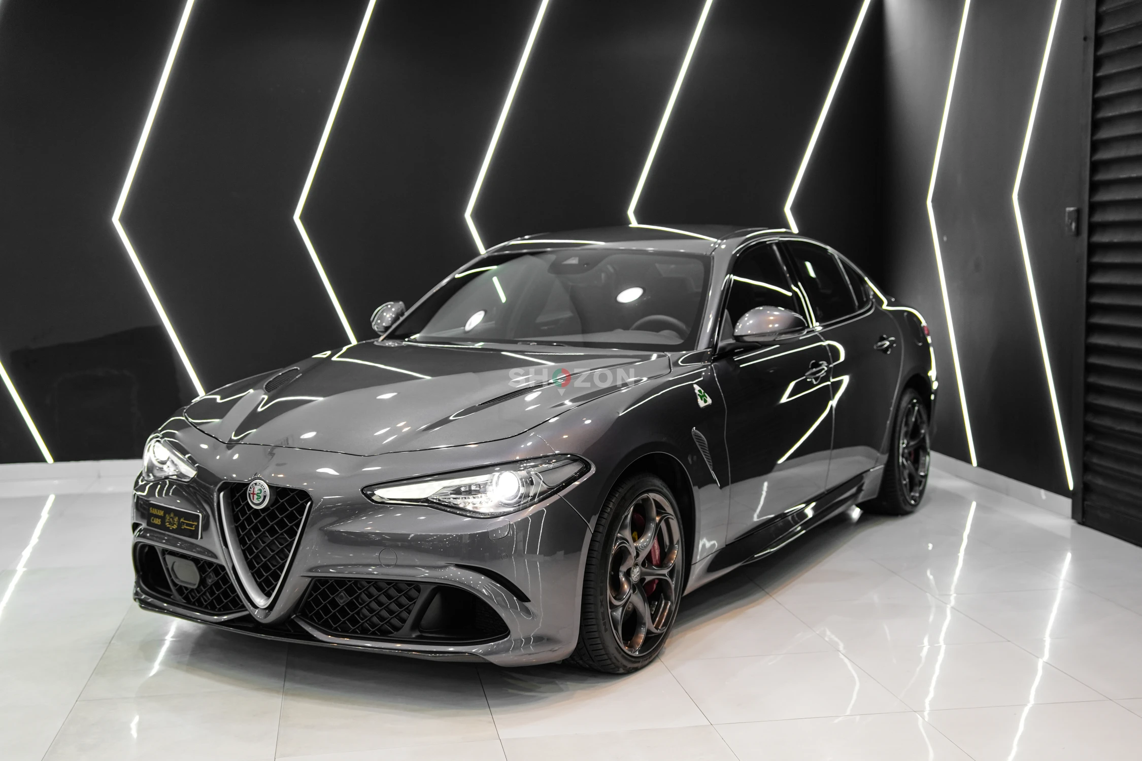 2018 Alfa Romeo Giulia Quadrifoglio, Carbon Trim, Harman/Kardon Audio, Sport Package, GCC Specs!!