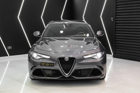 2018 Alfa Romeo Giulia Quadrifoglio, Carbon Trim, Harman/Kardon Audio, Sport Package, GCC Specs!!