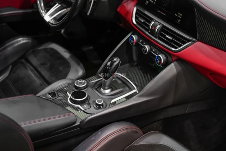 2018 Alfa Romeo Giulia Quadrifoglio, Carbon Trim, Harman/Kardon Audio, Sport Package, GCC Specs!!