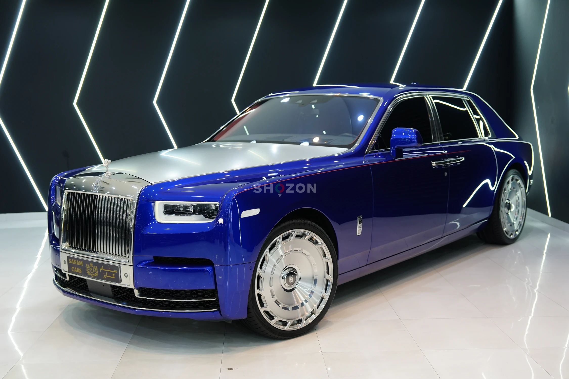 2018 Phantom VIII, Bespoke Audio, Rear Entertainment, Silver Satin Bonnet, GCC Specs!!