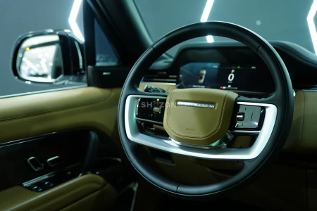 2025 Range Rover Vogue P400 SE LWB, 7-Seater, Deployable Side Steps, Panoramic Roof!!