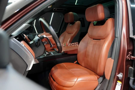  2023 Range Rover Vogue SV, Rear Entertainment Display,Two-Tone Interior, Al Tayer Warranty + Service