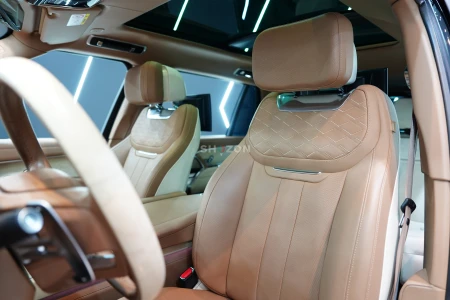 2023 Range Rover Vogue SV LWB, Two-Tone Interior, Executive Rear Seat w/ Entertainment, Al Tayer Warranty + Service!!