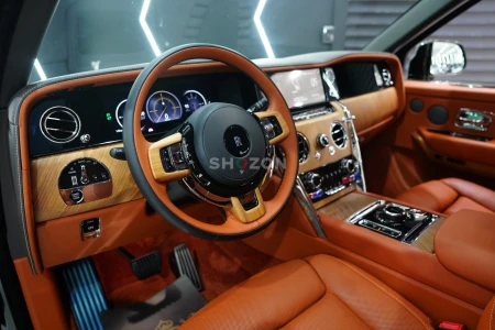 2025 Rolls-Royce Cullinan, Illuminated Grille, Starlight, Dealer Warr + Serv!!