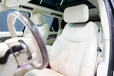 2023 Range Rover Vogue SV, Black Exterior Pack, Panoramic Roof, Deployable Side Steps!!