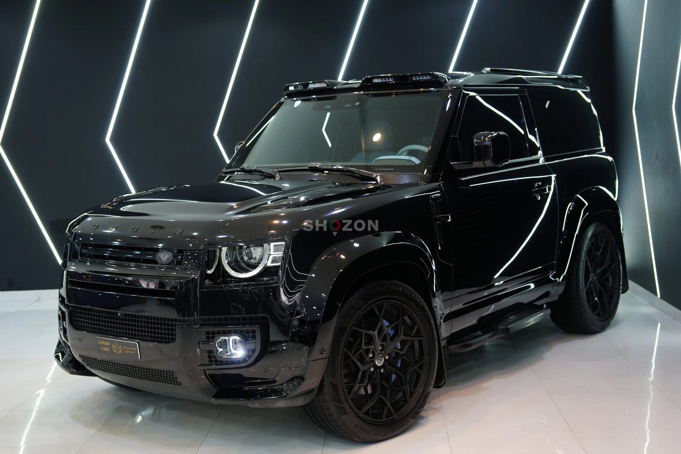 2023 Defender 90 SE P400, URBAN Kit, Panoramic Roof, Al Tayer Warranty + Service!!