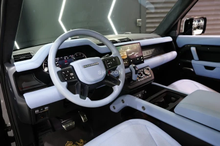 2023 Defender 90 SE P400, URBAN Kit, Panoramic Roof, Al Tayer Warranty + Service!!