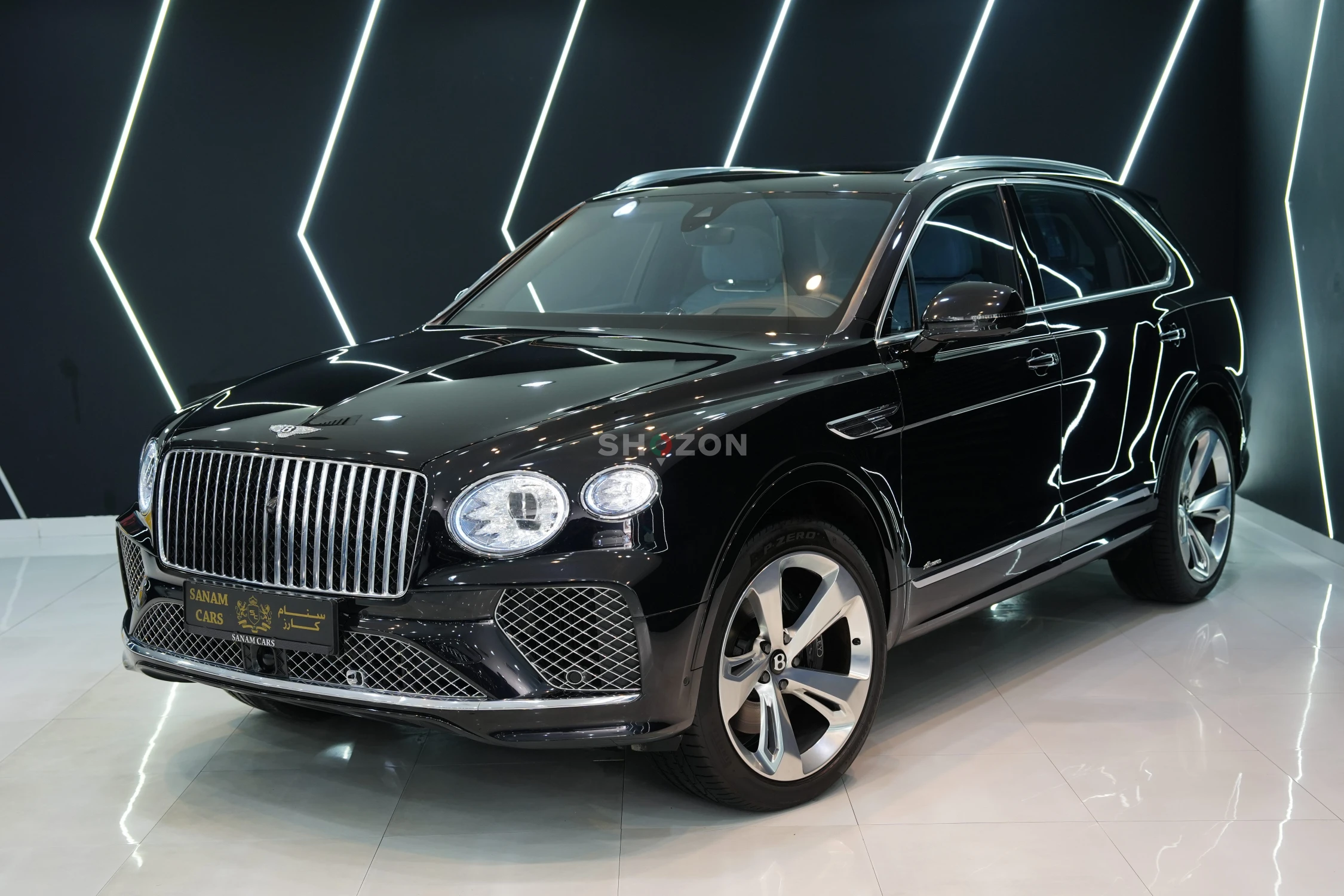 2025 Bentley Bentayga Azure, V8, Bang N Olufsen, Panoramic Roof, Dealer Warranty!!