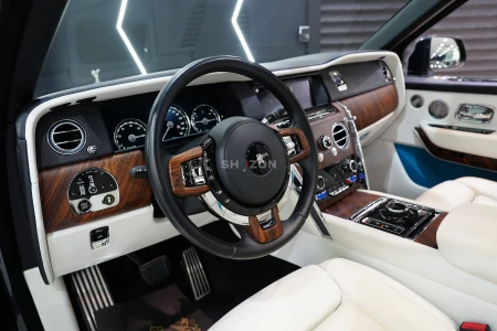 2019 Cullinan, VIP Rear Seats w/ Entertainment Screens, Bespoke Audio, Panoramic Roof w/ Starlight!!