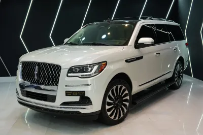 2023 Lincoln Navigator Presidential, Rear Screens, Deployable Sidesteps, Al Tayer Warr + Serv!!