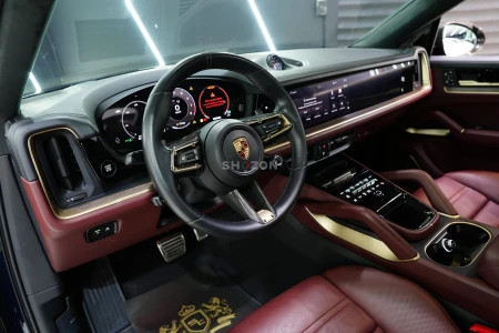 2025 Porsche Cayenne GTS Coupe, Carbon Design Pack, Passenger Display, Burmester Audio, Dealer Warr!