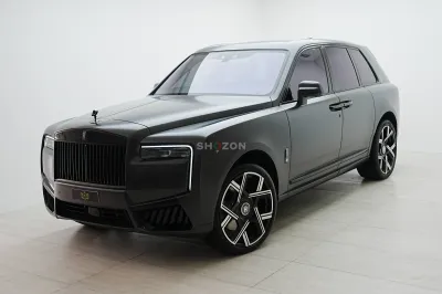 2022 Cullinan Black Badge, FACELIFT, Rear VIP Seats w/ Screens, Starlight, Bespoke Audio, GCC Specs!