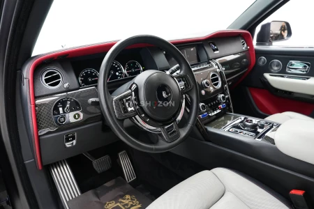 2022 Cullinan Black Badge, FACELIFT, Rear VIP Seats w/ Screens, Starlight, Bespoke Audio, GCC Specs!