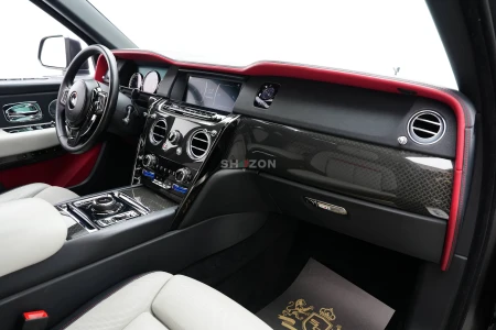 2022 Cullinan Black Badge, FACELIFT, Rear VIP Seats w/ Screens, Starlight, Bespoke Audio, GCC Specs!