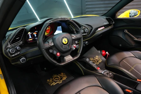 2019 Ferrari 488 Spider, Carbon Fiber Pack, Passenger Display, JBL Audio, GCC Specs!!
