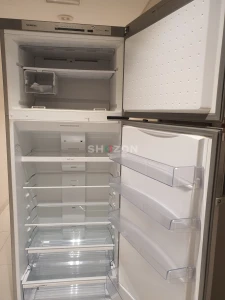 Siemens Stainless Steel Refrigerator – Excellent Condition 